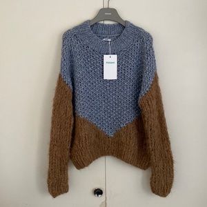 Maiami Alpaca Mix V Intarsia Pullover
Intarsia sweater by Maiami